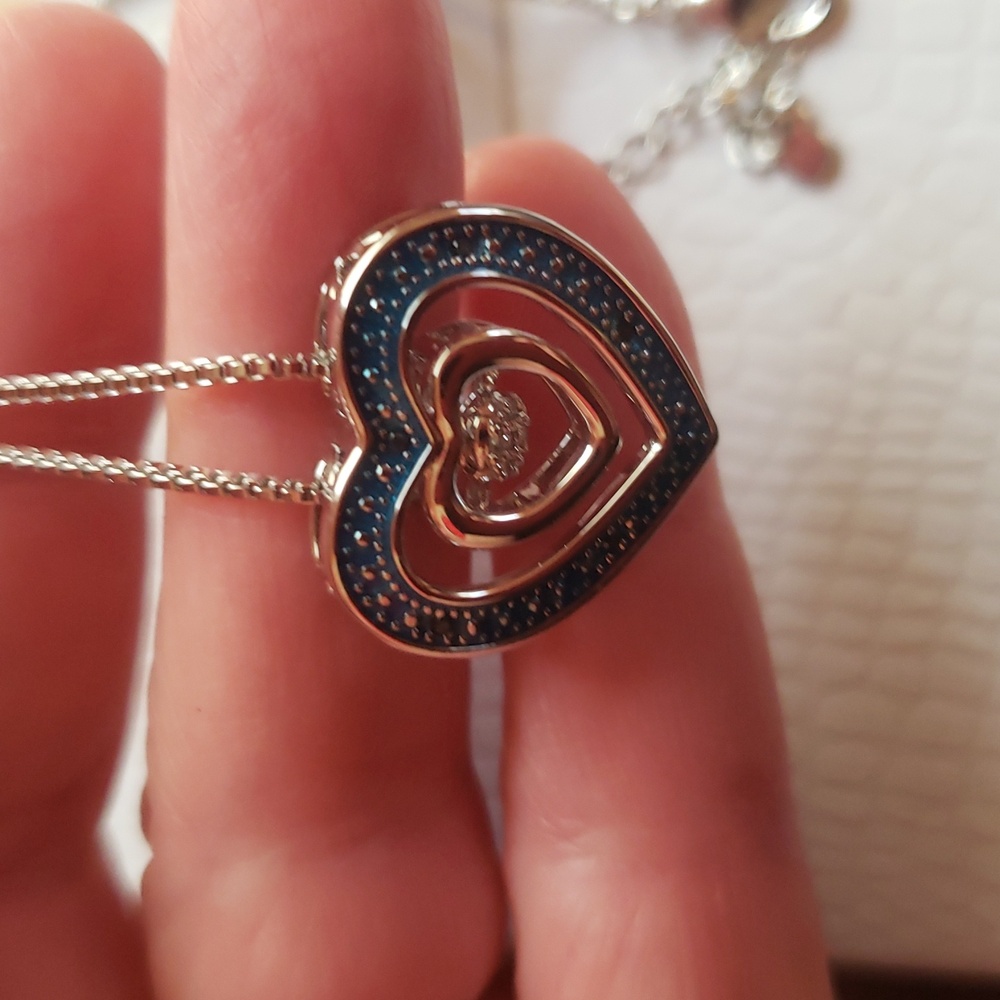 DANBURY MINT FLOATING HEART NECKLACE .